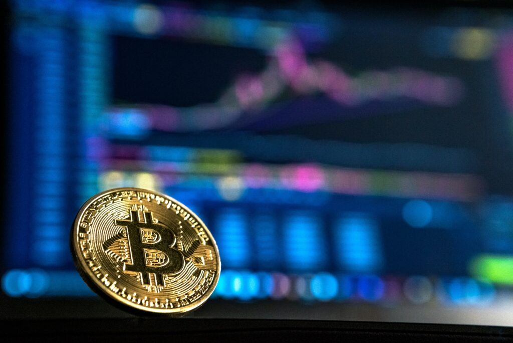 La imagen destacada de este texto sobre QuadrigaCX es una moneda física de Bitcoin en la esquina inferior izquierda.