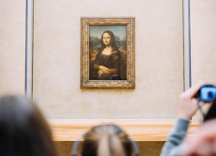 Ataque contra la Mona Lisa en el Louvre