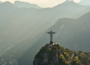Para esta nota sobre en encuentro de Elon Musk y el presidente de Brasil, Jair Bolsonaro, para discutir sobre la protección de la Amazonía y la conectividad, tenemos una imagen del Cristo Redentor de Río de Janeiro.