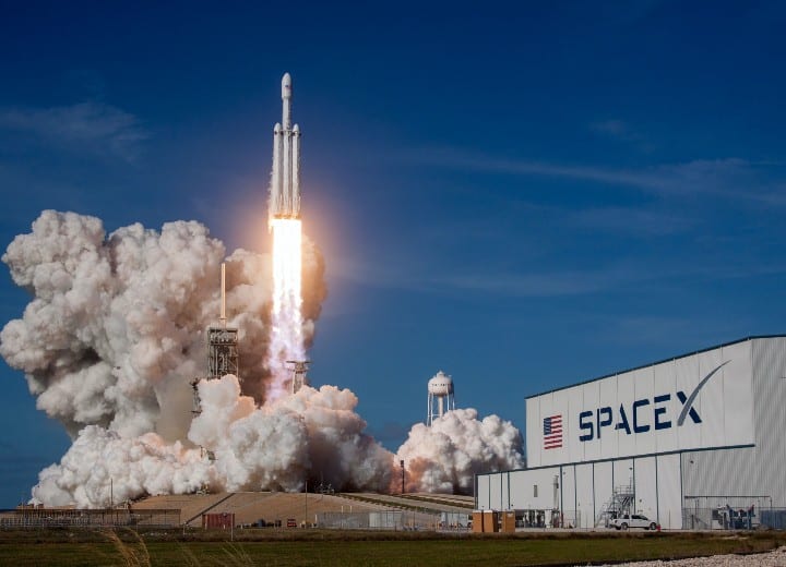 SpaceX despide a 5, tras criticar a Musk