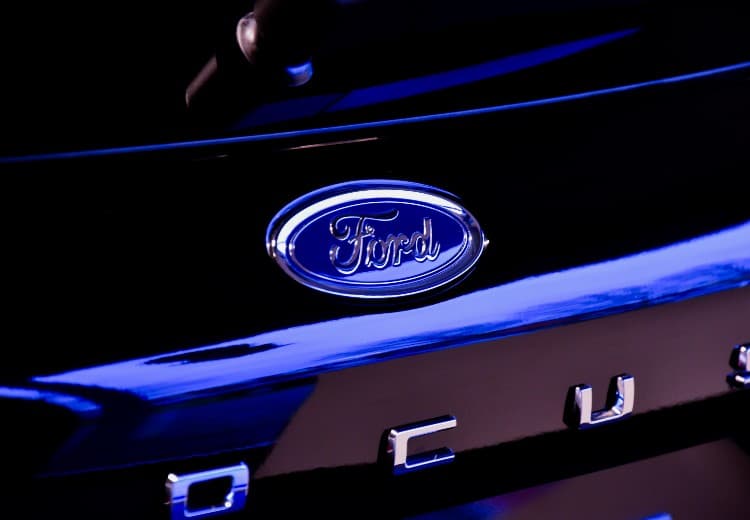 Ford planea 8 mil despidos