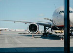 Como imagen destacada de este texto sobre la huelga en el aeropuerto de Francia, tenemos una fotografía de un avión estacionado.