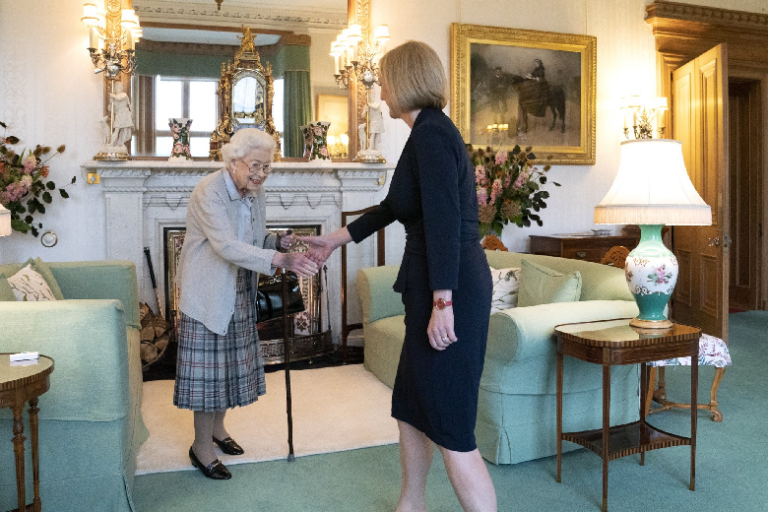 La visita de Liz Truss a la reina Isabel II