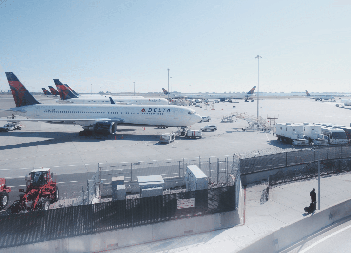 United Airlines amenaza con cancelar el servicio JFK