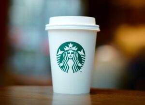 ¿Starbucks es franquicia?