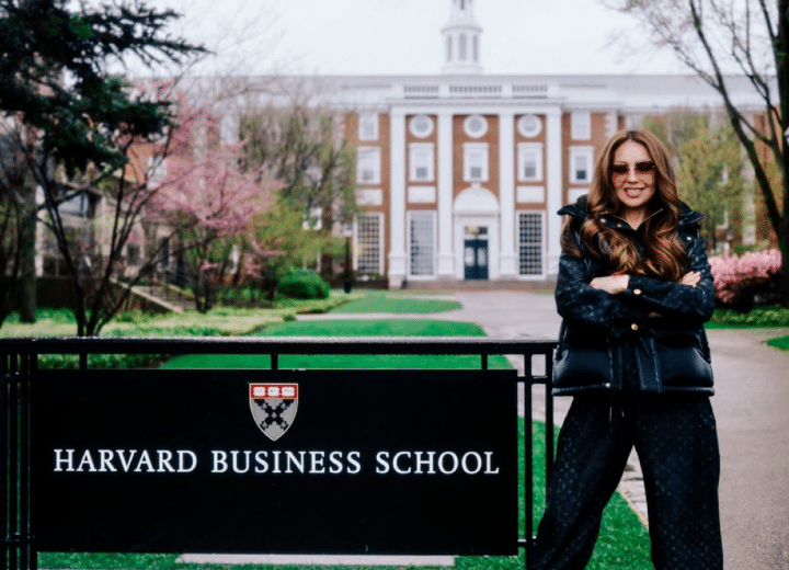 ¡Thalía ofrece conferencia en Harvard sobre negocios!