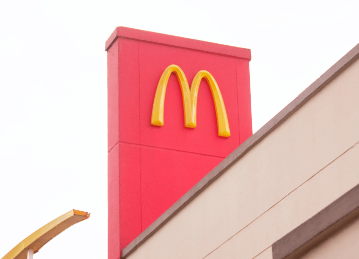 Franquicia McDonald’s, acusada de emplear a 305 menores