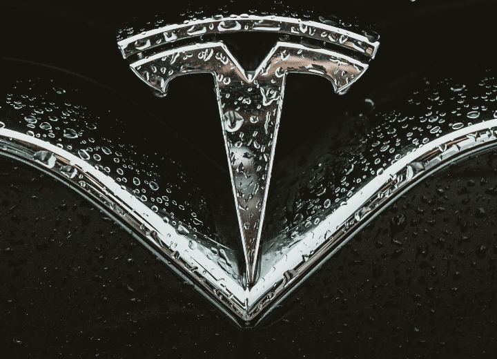 Tesla retira autos en China por defecto de frenado
