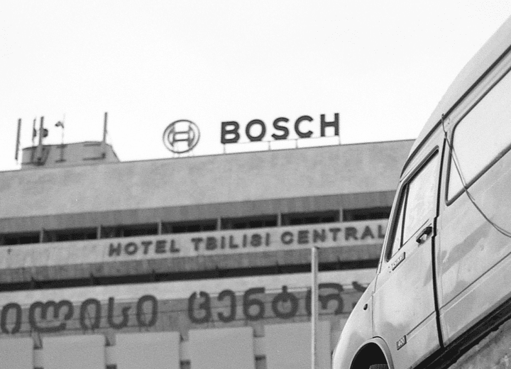 Como imagen destacada para este texto titulado: Bosch anuncia recorte de 1,500 , tenemos una fotografía ilustrativa donde se ve el logo