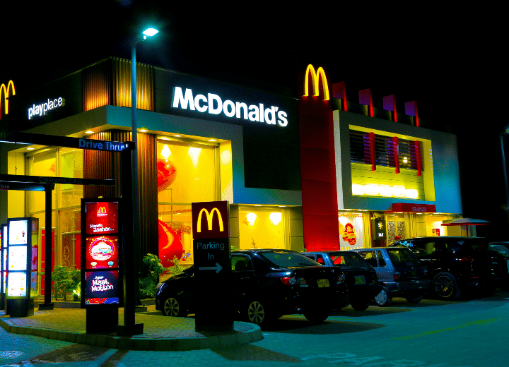 McDonald’s proyecta apertura de 10,000 restaurantes para 2027