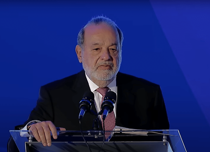 Como imagen destacada para este texto titulado: La trayectoria única de Carlos Slim, tenemos una captura de pantalla de una conferencia dictada por el empresario.