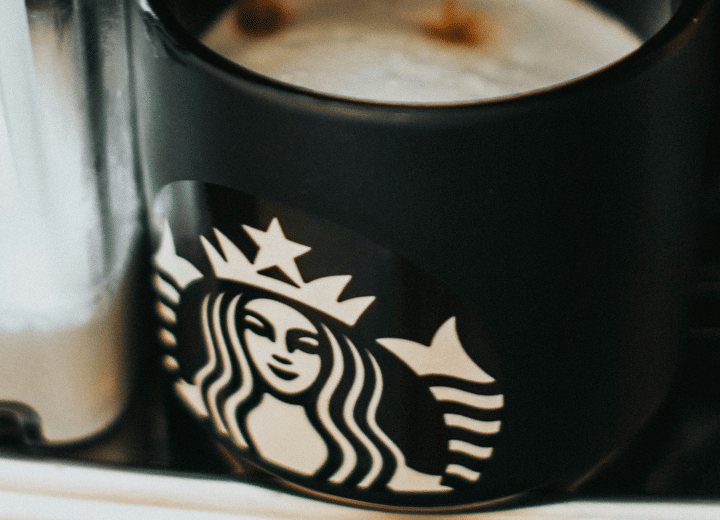 Starbucks reduce proyecciones de ventas