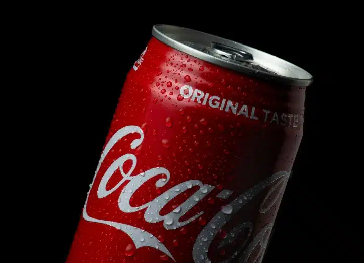 Como imagen destacada para este texto titulado: Coca-Cola firma acuerdo con Microsoft, tenemos una fotografía ilustrativa de una lata del refresco.