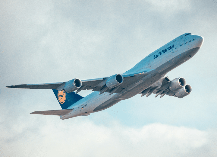 Lufthansa recorta sus perspectivas por huelgas