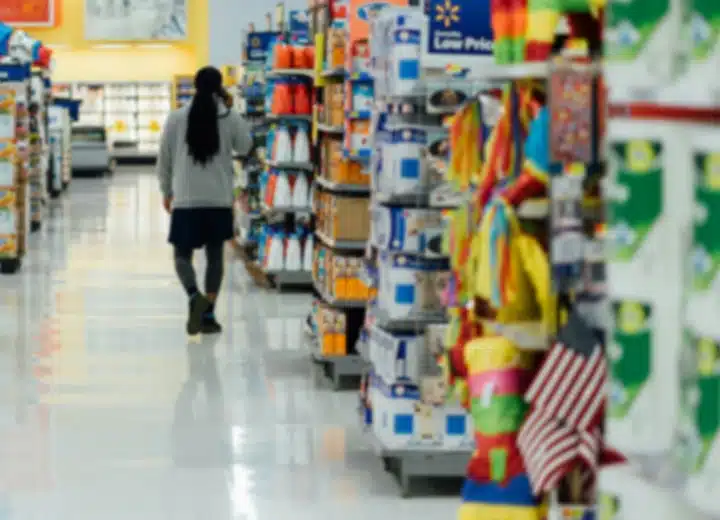 Walmart lanza nueva marca y cierra clínicas