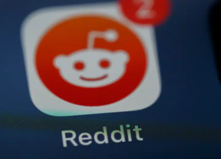 Reddit se asocia con ChatGPT para integrar contenido