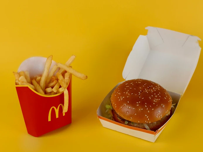 Sigue la crisis de McDonald’s por E. coli