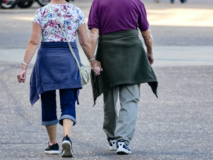 Diputados van por reducción de edad de pensión a 65 años