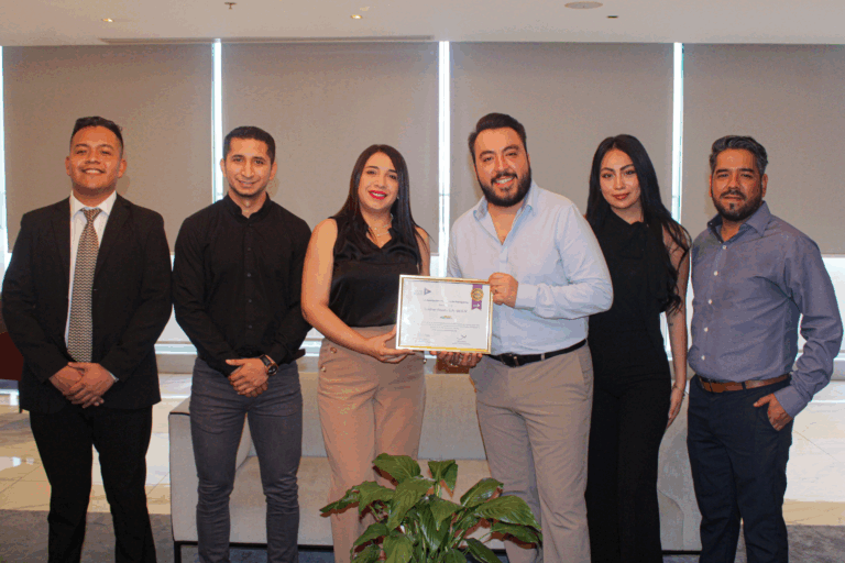 Busher COCDRIL’S® forma parte del 1% de las franquicias a nivel nacional certificadas. Busher COCDRIL’S® forma parte del 1% de las franquicias a nivel nacional certificadas.