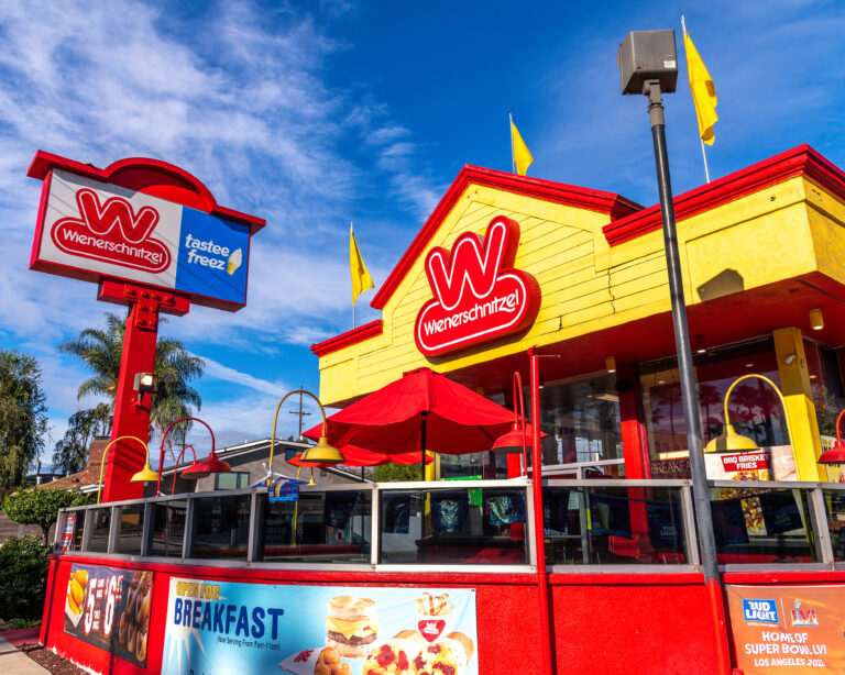 Franquicia de hot dogs llega a los supermercados de Walmart Franquicia de hot dogs llega a los supermercados de Walmart