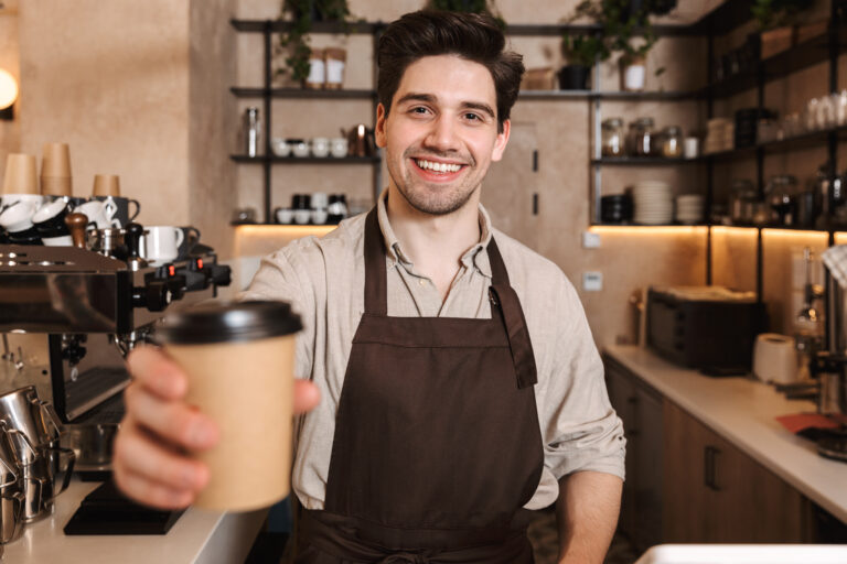 ¿Quieres poner una cafetería o tienes una? Descubre el paso a paso para emprender con éxito
