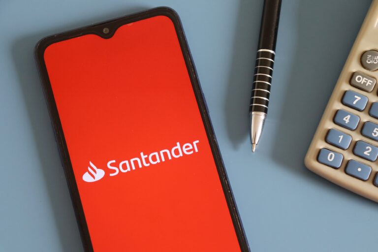 Santander habilita transferencias internacionales desde su app