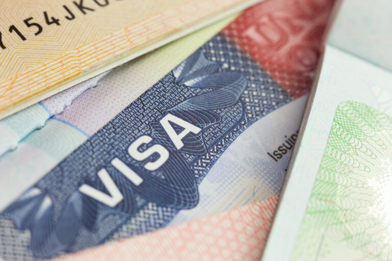 Visas de turista en EU podrán exigir fianza de hasta 15 mil dólares