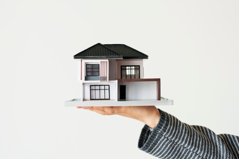 ¿Qué te conviene más? El INFONAVIT o un crédito hipotecario con el banco