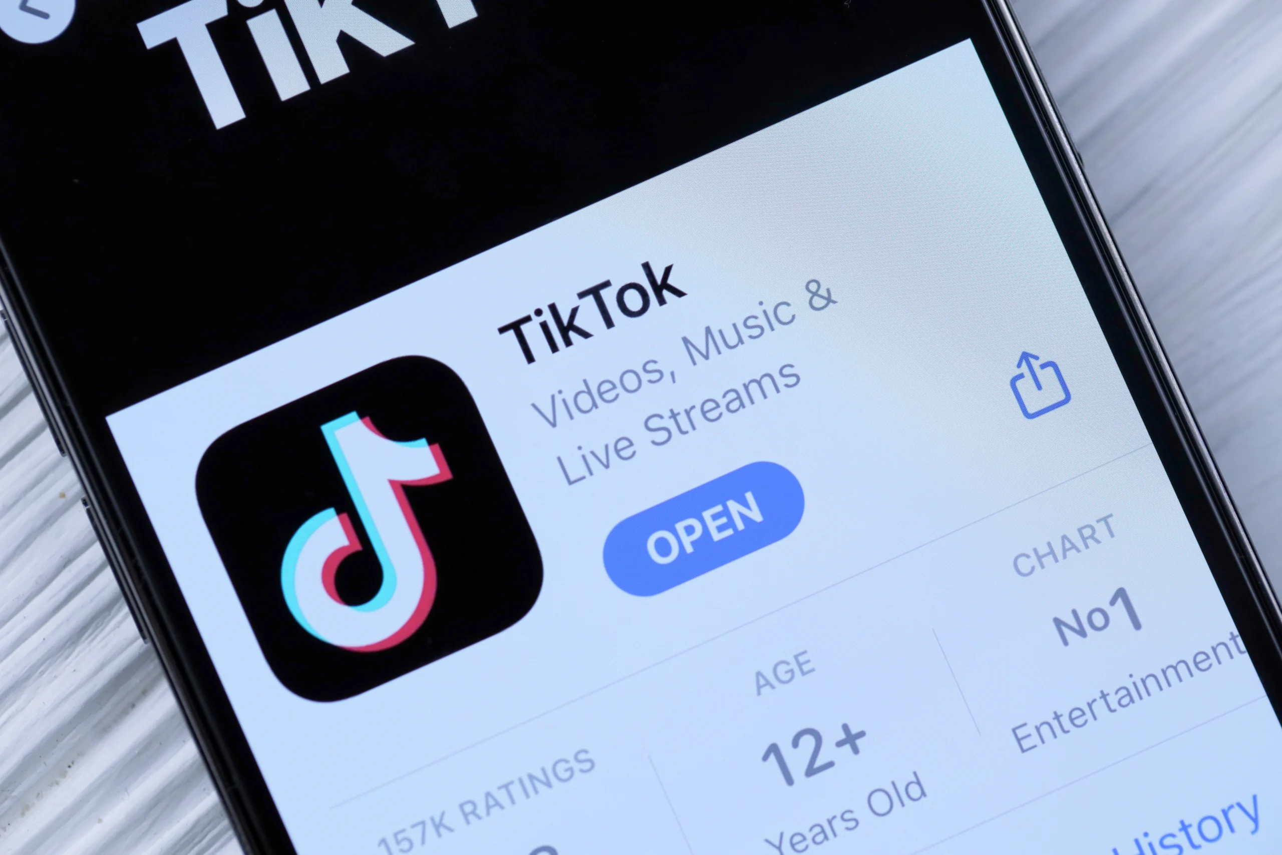Como imagen destacada para este texto en el que hablamos de los acuerdos entre TikTok y el gobierno de Estados Unidos, tenemos una fotografía ilustrativa de la pantalla de inicio de la aplicación.