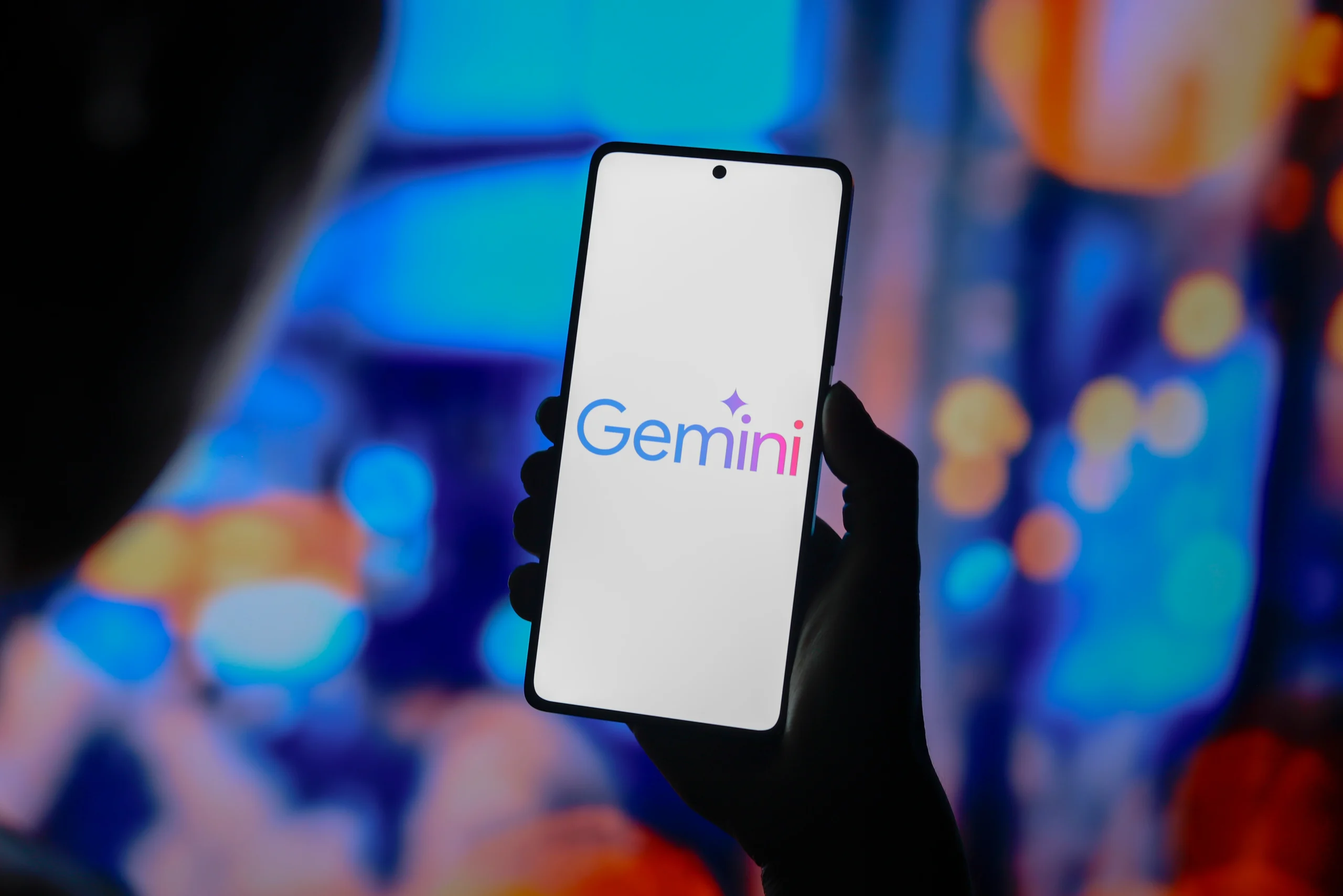 Como imagen destacada para este texto en el que hablamos de IA GEMINI, tenemos una fotografía ilustrativa de la pantalla de inicio de GEMINI.