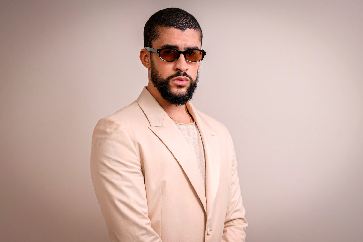Como imagen destacada para este texto en el que hablamos del concierto por Amazon de Bad Bunny, tenemos una fotografía ilustrativa de la gira más reciente del artista puertorriqueño.
