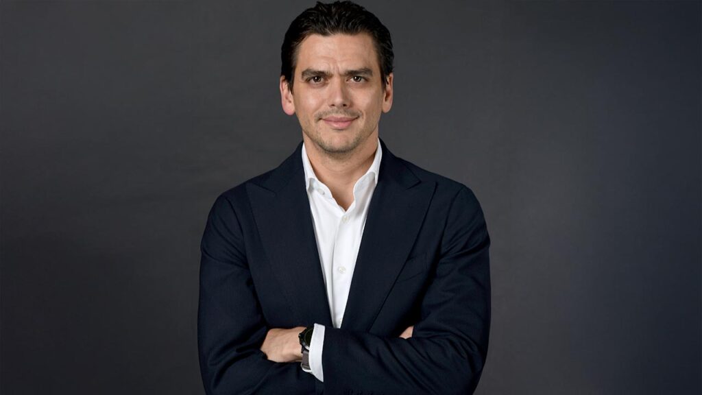 Como imagen destacada para este texto en el que hablamos del nuevo CEO de FEMSA, tenemos una fotografía ilustrativa de José Antonio Fernández Garza-Lagüera.