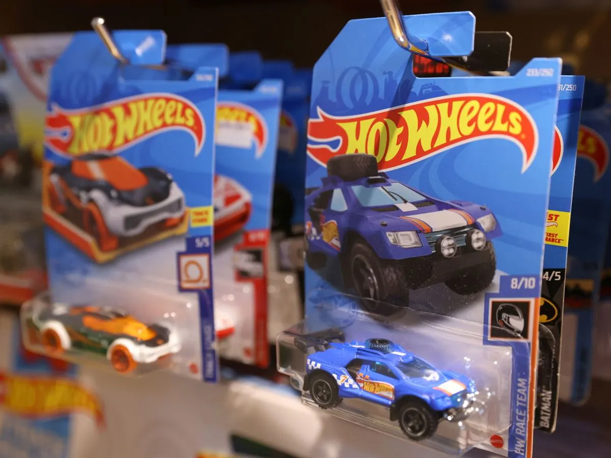 Como imagen destacada para este texto en el que hablamos de la tradición del 30 de septiembre de regalar Hot Wheels, tenemos una fotografía ilustrativa de un ramo de coches de esta marca.
