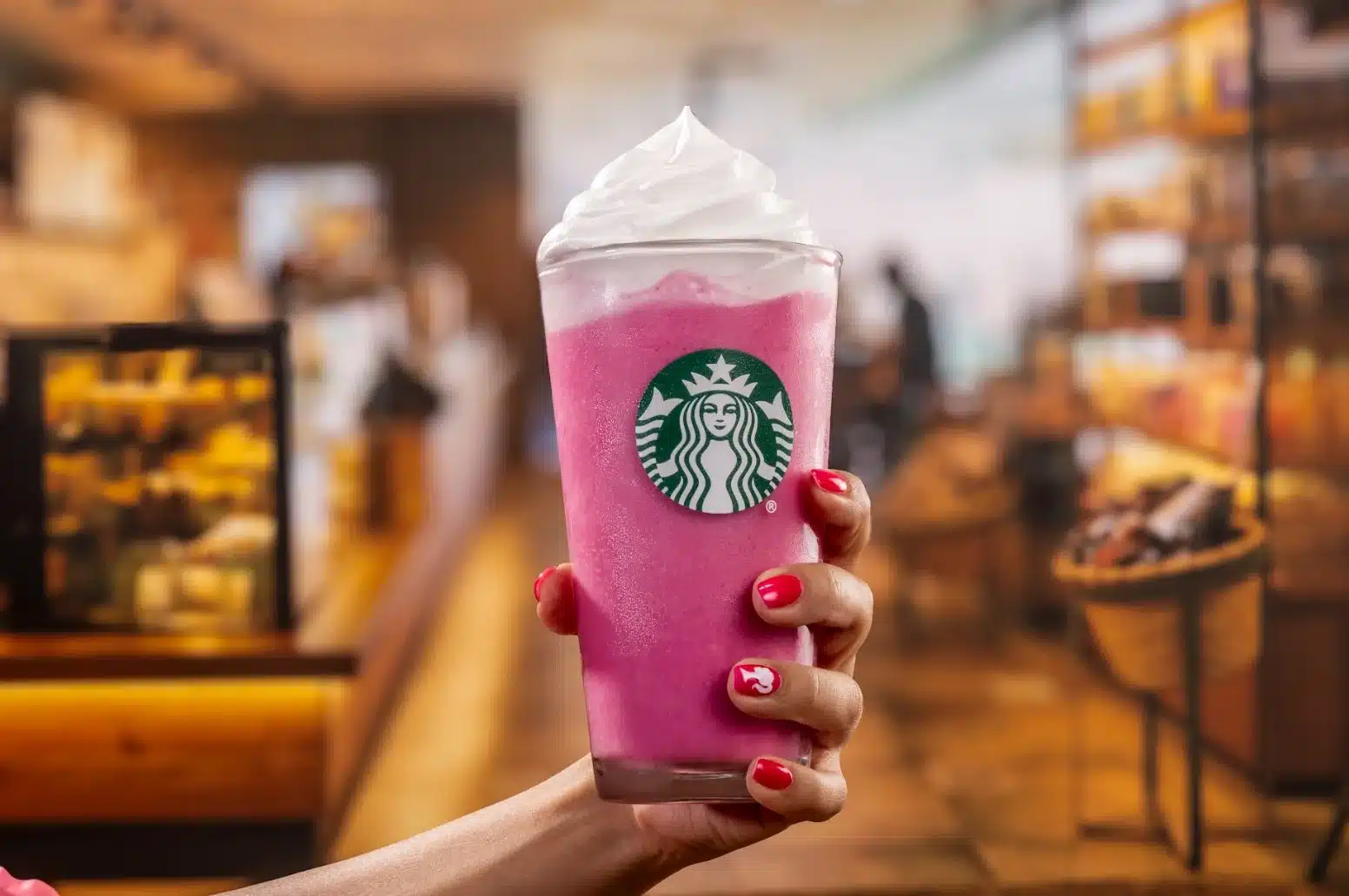 Como imagen destacada para este texto en el que hablamos de la nueva colección de barbie en Starbucks, tenemos una fotografía ilustrativa de los vasos de esta colección.