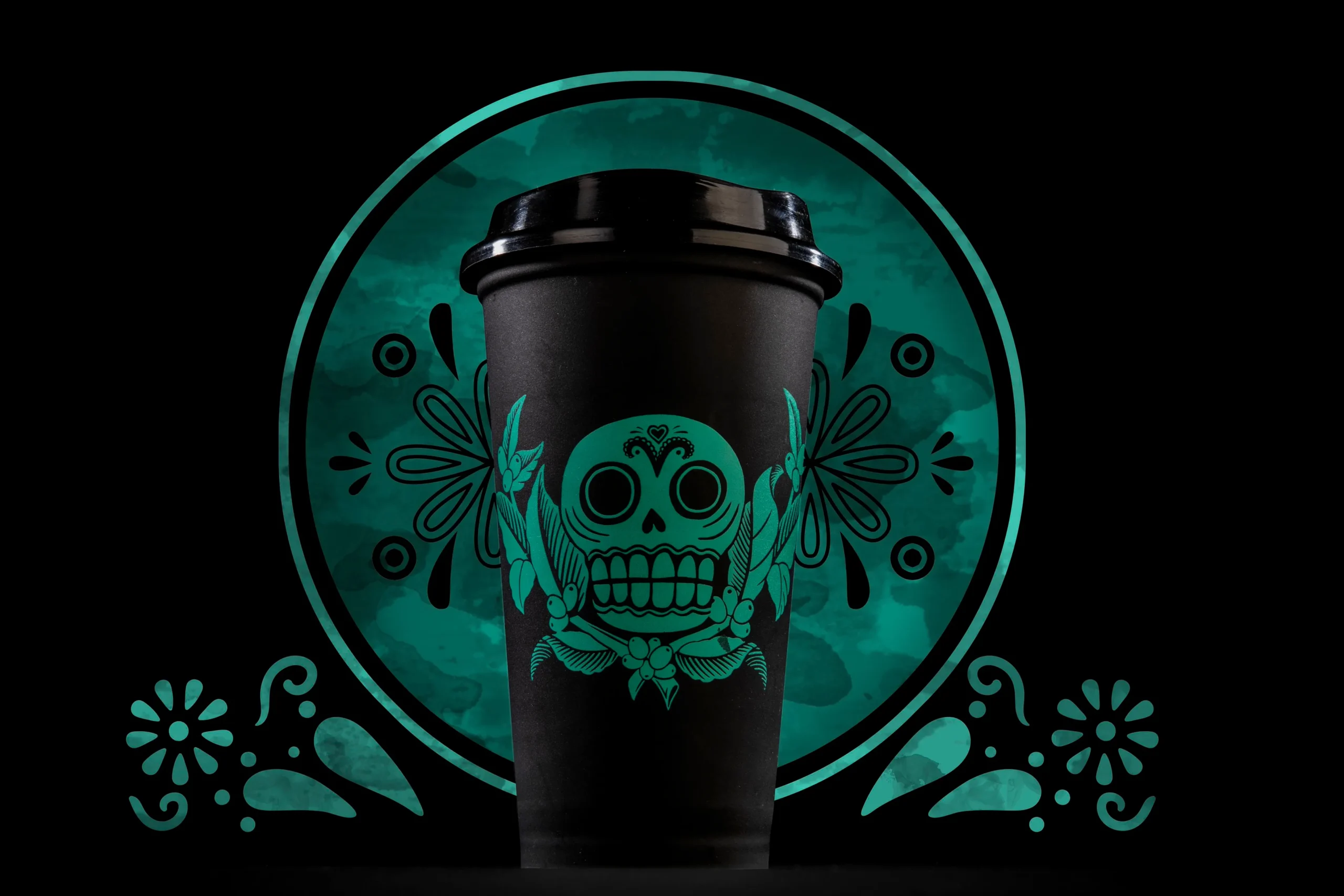 Como imagen destacada para este texto en el que hablamos de la nueva colección de Día de Muertos en Starbucks, tenemos una fotografía ilustrativa la nueva colección.