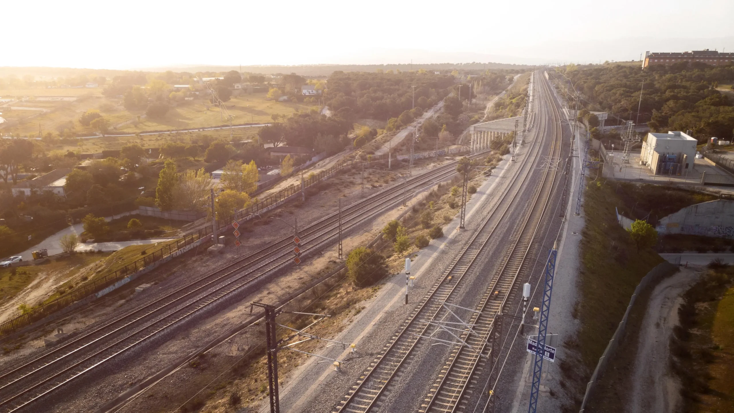 Como imagen destacada para este texto en el que la licitación que gano la empresa de Carlos Slim para construir el Tren del Norte, tenemos una fotografía ilustrativa de unas vías del tren.