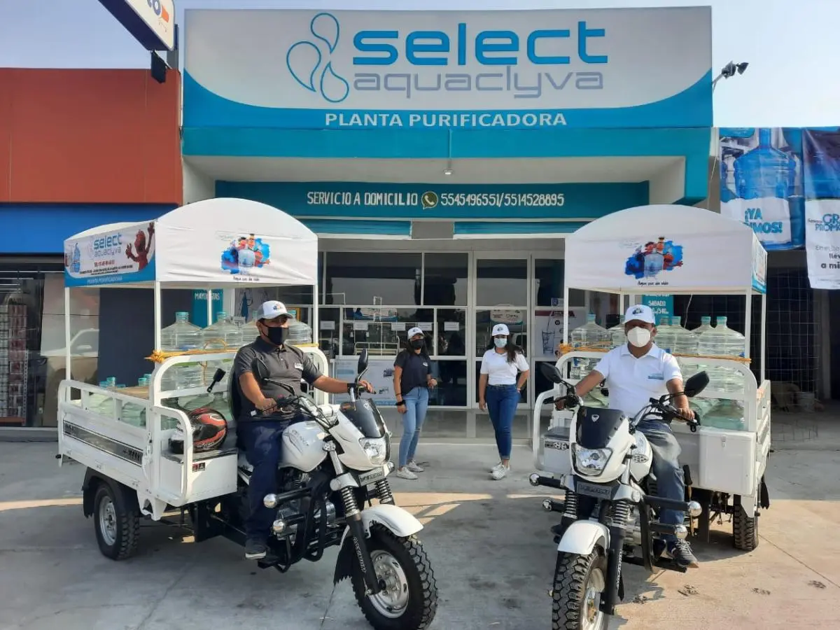 Como imagen destacada para este texto en el que hablamos de opciones de franquicias por menos de 100 mil pesos, tenemos una imágen ilustrativa de una de las sucursales de la franquicia Aqua.