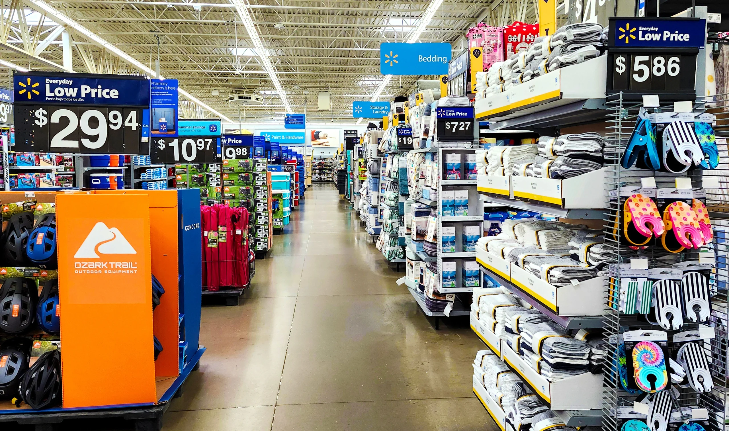 Como imagen destacada para este texto en el que hablamos del nuevo CEO de Walmart, tenemos una fotografía ilustrativa de los pasillo de Walmart.