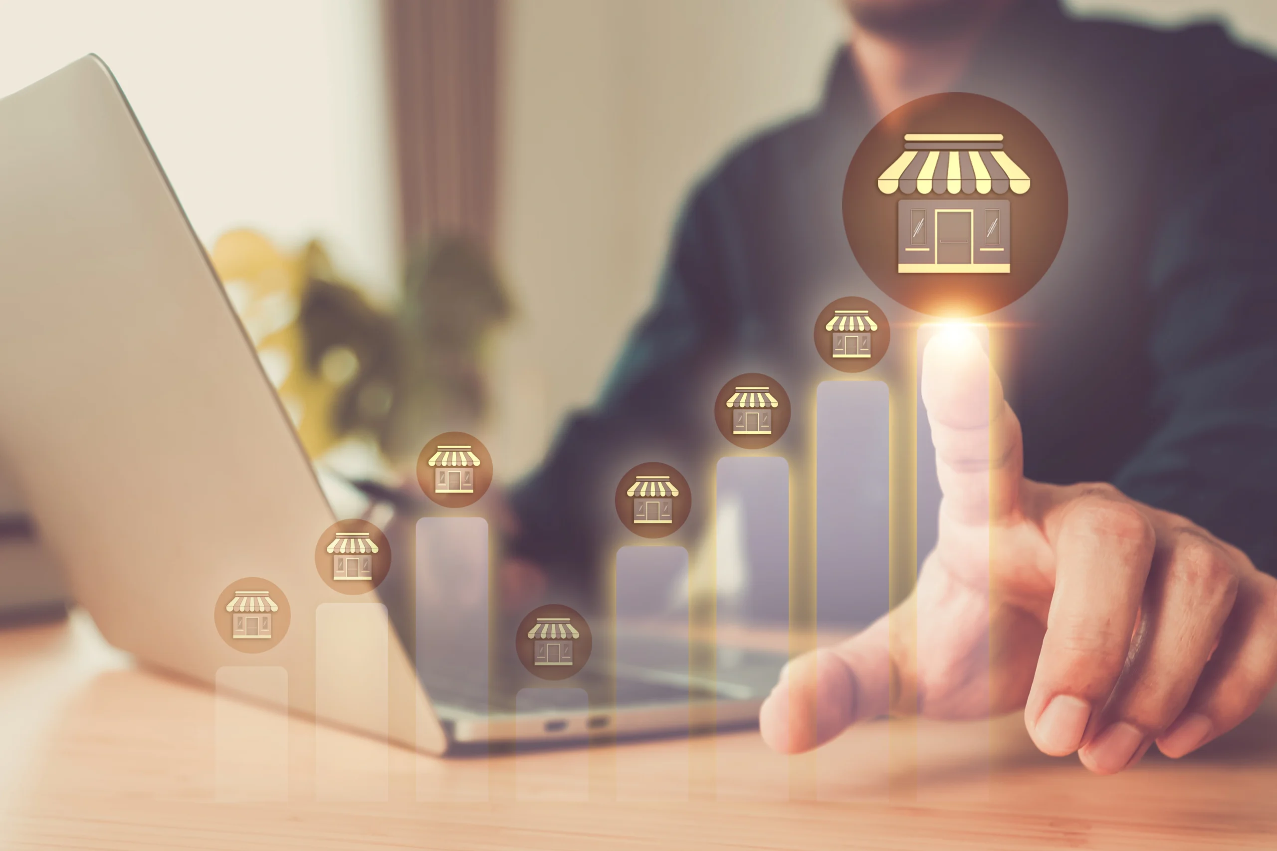 Como imagen destacada para este texto en el que hablamos de la asignación de México como sede de la FIAF 2027, tenemos una imagen ilustrativa de la mano de un hombre tocando el logo de una franquicia frente a una computadora.