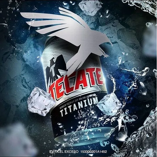 Como imagen destacada para este texto en el que hablamos de una de las cervezas más icónicas de Tecate, tenemos una fotografía ilustrativa de la campaña de presentación de Tecate Titanium.