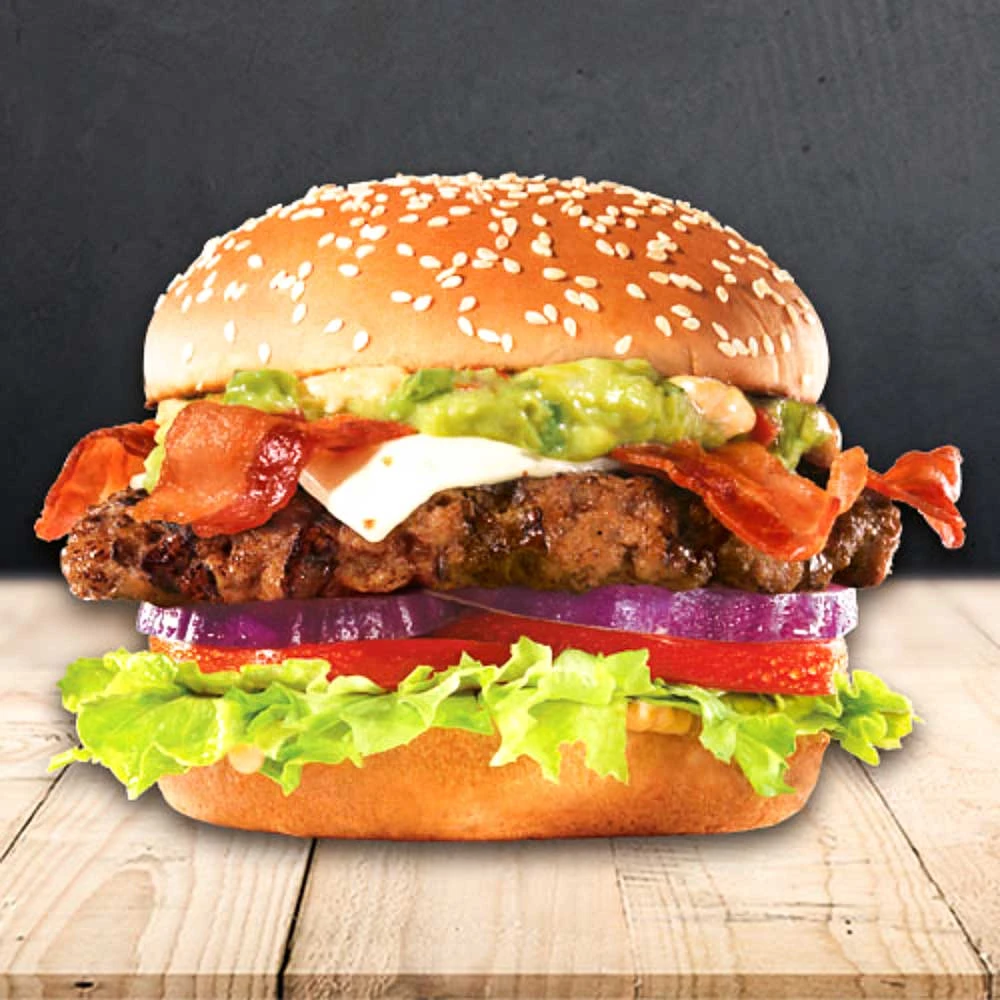 Como imagen destacada para este texto en el que hablamos de la participación de las lecciones que brindó Carl’s Jr. a las franquicias de alimentos, tenemos una imágen ilustrativa de una de sus hamburguesas con guacamole.