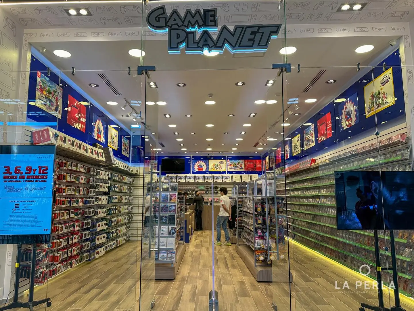 Como imagen destacada para este texto en el que hablamos de la suspensión a las tiendas Gameplanet por parte de Profeco, tenemos una imágen ilustrativa de una de la sucursales de la cadena.