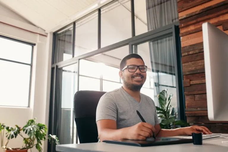Minimalismo profesional: ¿qué es y por qué la Generación Z lo impulsa en el trabajo?