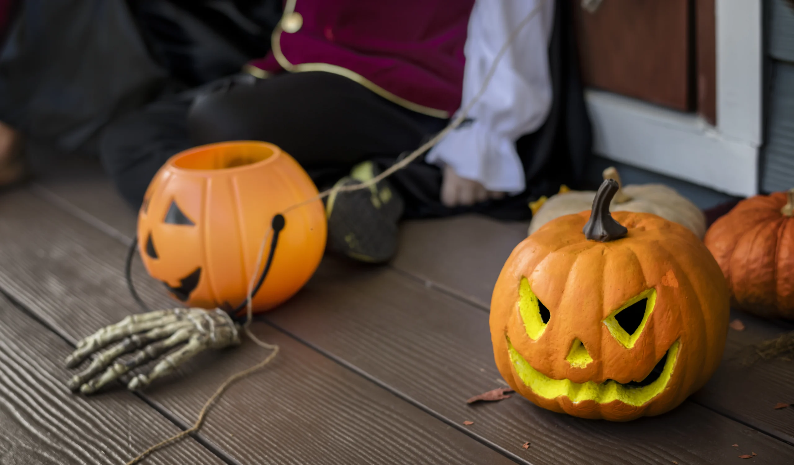 Como imagen destacada para este texto en el que hablamos de las franquicias y Halloween, tenemos una imágen ilustrativa de un restaurante con decoración de la temporada. 