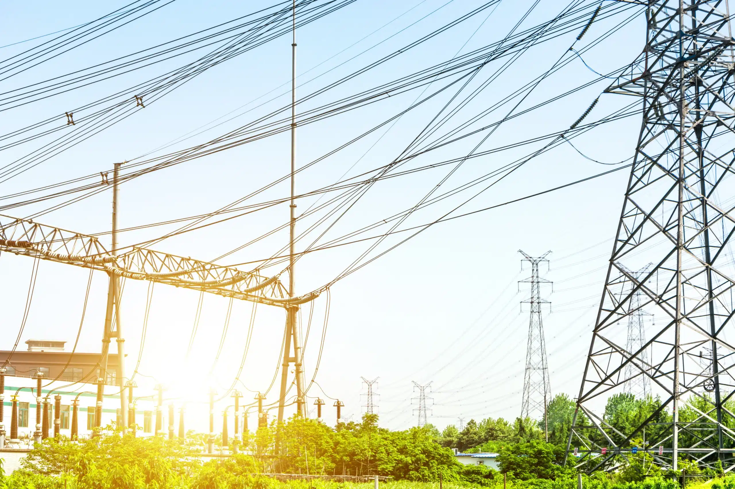 Como imagen destacada para este texto en el que hablamos de la eliminación del subsidio de CFE, tenemos una imagen ilustrativa de unas torres de electricidad.