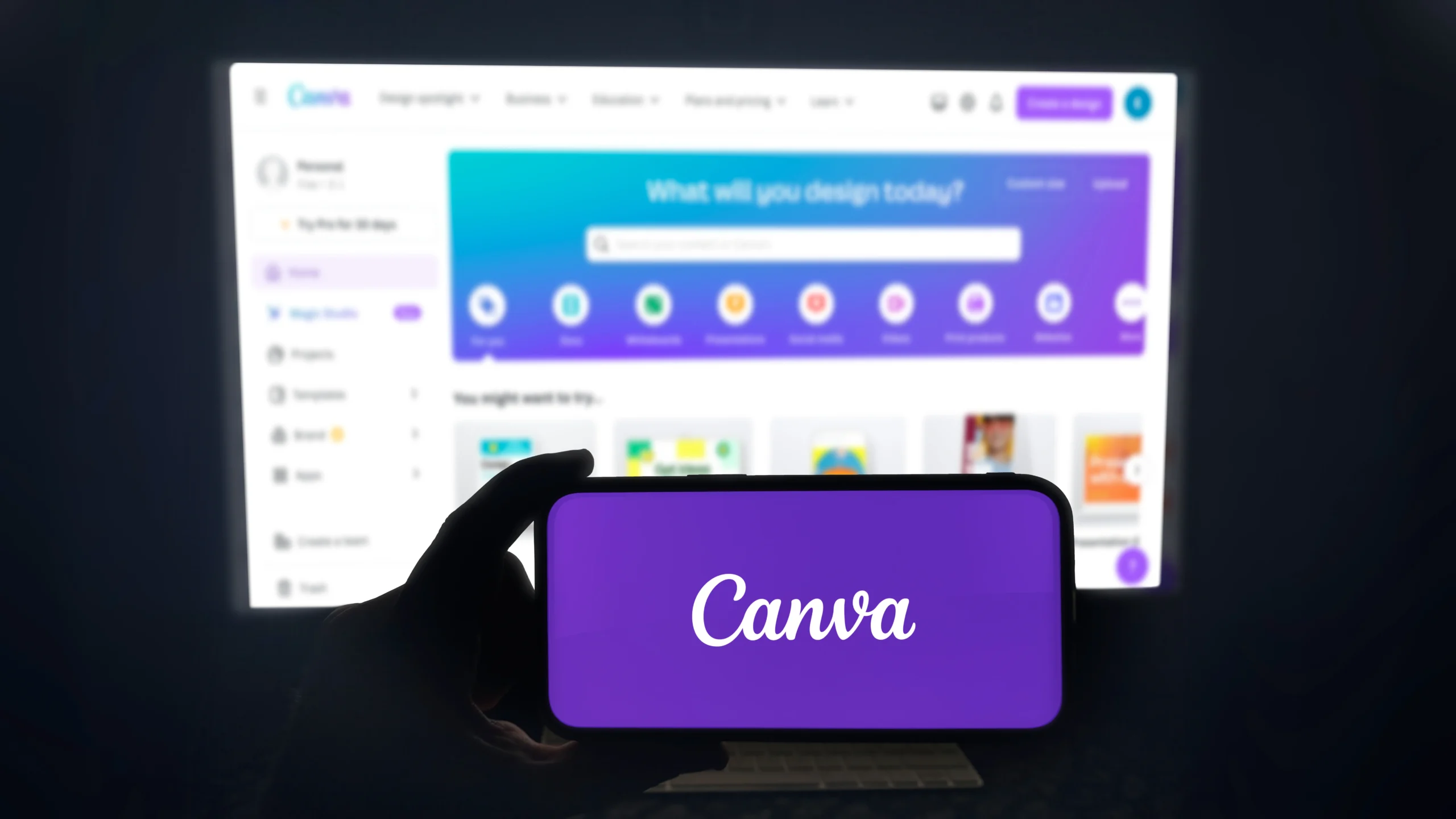 Como imagen destacada para este texto en el que hablamos del World Tour de Canva, tenemos una fotografía ilustrativa de la página principal de la plataforma.