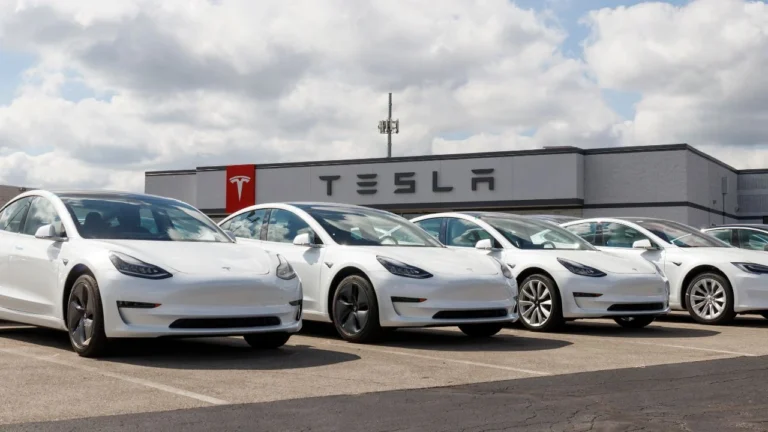 ¿Auto eléctrico o de gasolina? Este es el que dura más