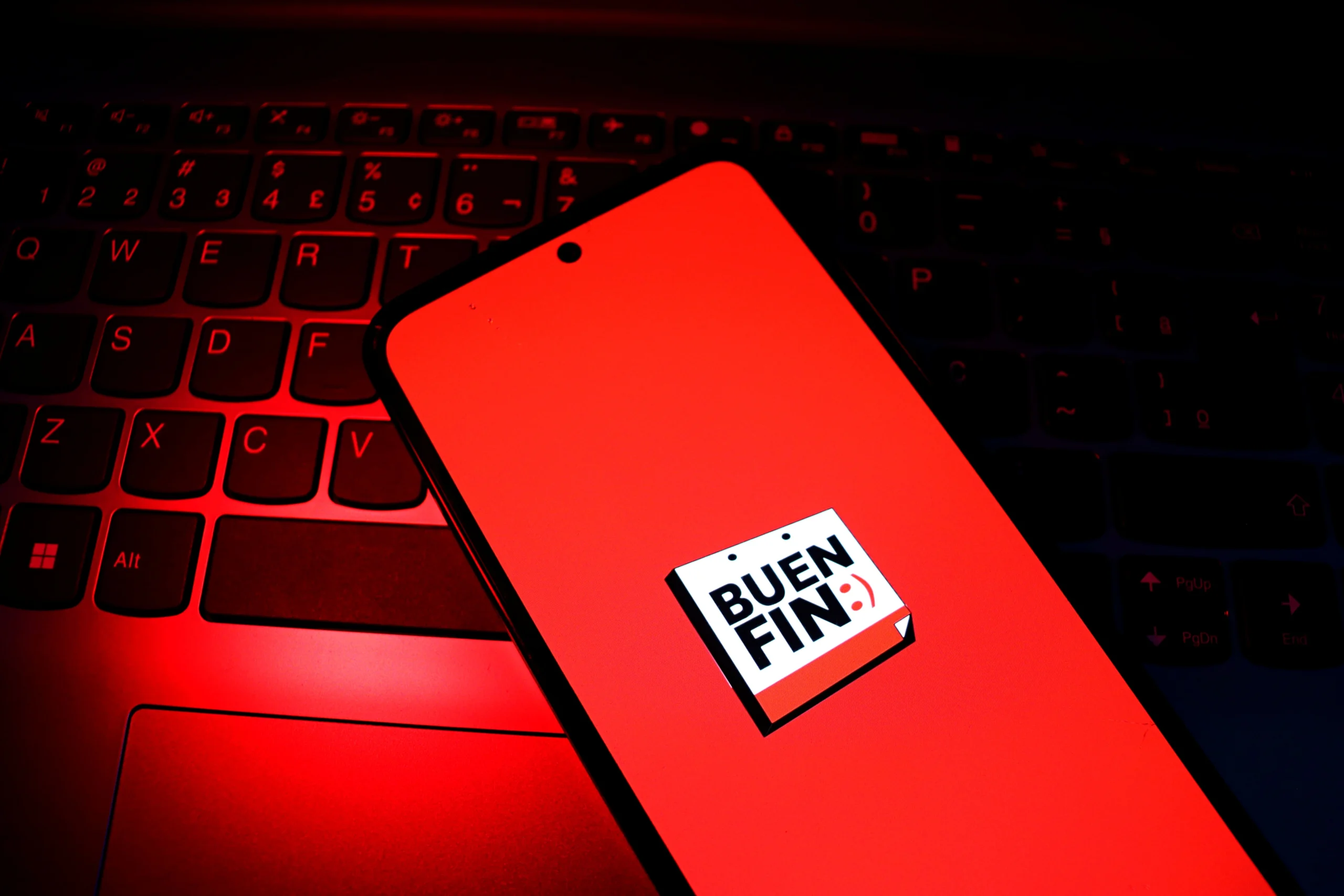 Como imagen destacada de esta entrada donde hablamos de las promociones en HSBC de Buen Fin, tenemos una imágen ilustrativa del logo de la campaña en un celular.