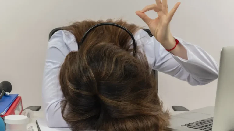 Trabajar con la Generación Z provoca estrés y renuncias, según estudio