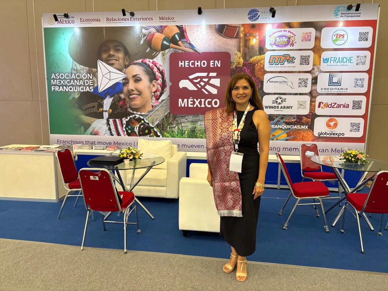 Como imagen destacada para este texto en el que hablamos de la presencia de las franquicias mexicanas en la Indonesia Franchise Week 2025, tenemos una imágen ilustrativa de Betsy Slava, la directora actual de la Asociación Mexicana de Franquicias.